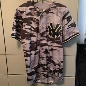 Unisex camo Yankees jersey